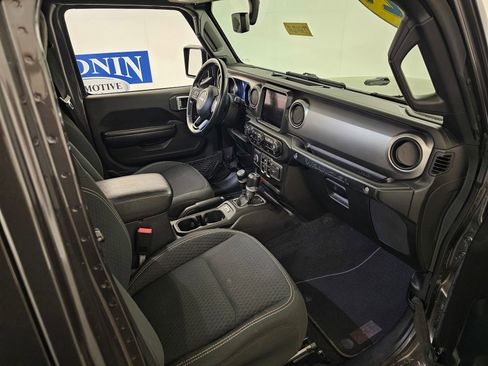 Used 2021 Jeep Wrangler Unlimited Sport image 32