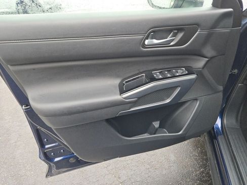 Used 2025 Nissan Pathfinder SL AWD/4WD image 19