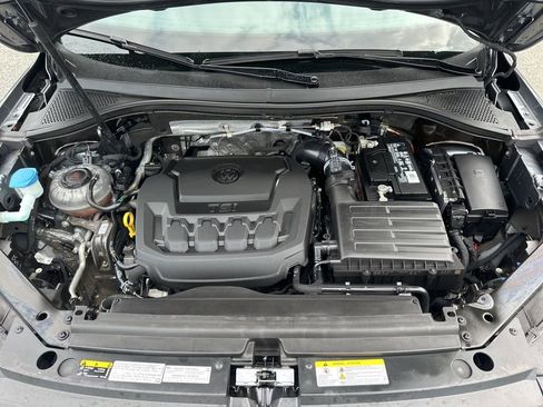 Used 2021 Volkswagen Tiguan SE image 32