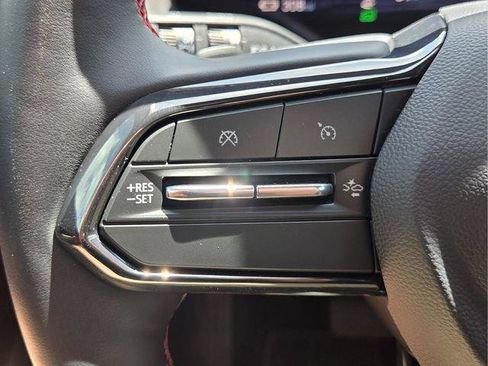 Certified 2025 Chevrolet Equinox EV RS FWD image 30