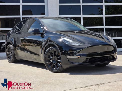 Used 2023 Tesla Model Y Long Range image 1