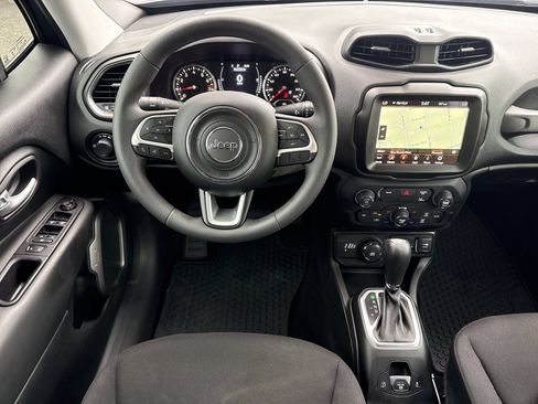Used 2023 Jeep Renegade Latitude AWD/4WD image 11