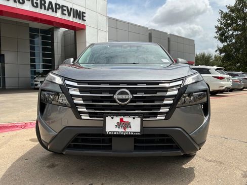 Used 2025 Nissan Rogue SV FWD image 3