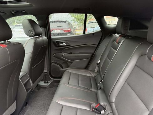 Used 2024 Chevrolet Trax RS w/ Sunroof Package FWD image 17