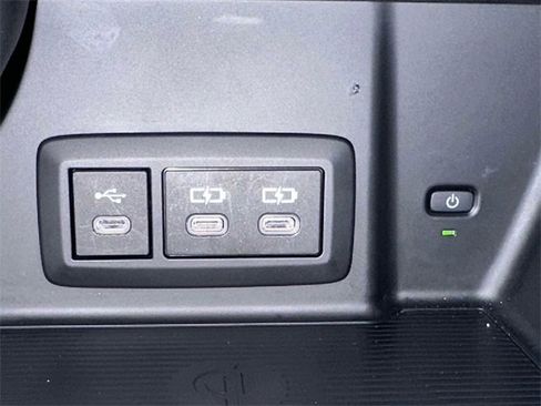 Used 2023 Toyota Venza LE image 26