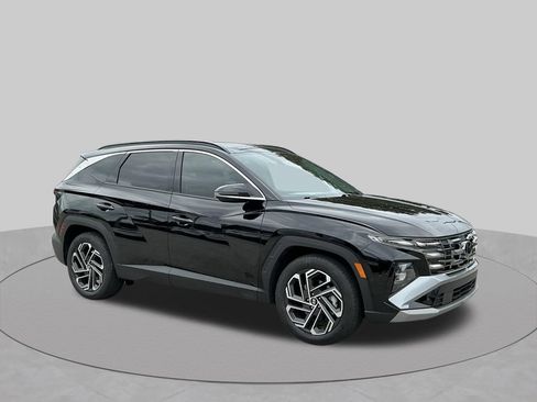 Used 2025 Hyundai Tucson Limited FWD image 21