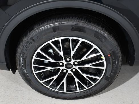 New 2026 Ford Escape SE w/ Class II Trailer Tow Package image 24