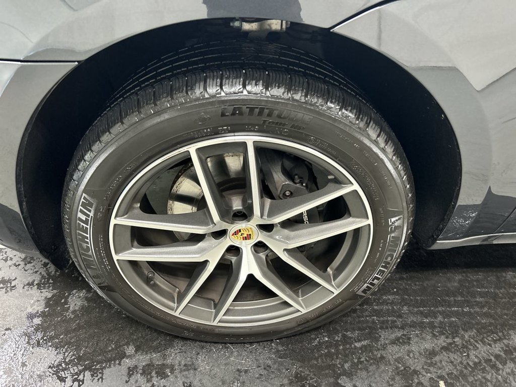 Certified 2026 Porsche Macan AWD/4WD image 8