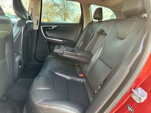 Used 2016 Volvo XC60 T5 Premier w/ Proximity Package image 18