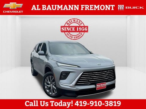 Used 2025 Buick Enclave Preferred image 4