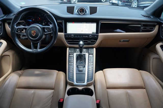 Used 2020 Porsche Macan AWD/4WD image 2