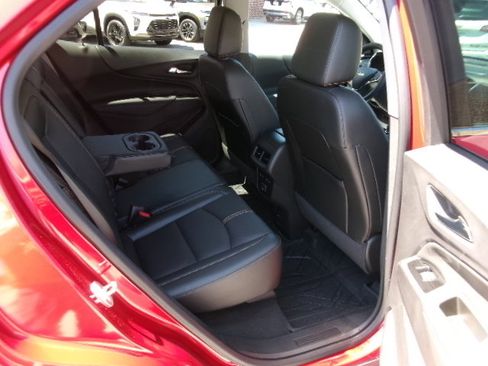 Used 2024 Chevrolet Equinox Premier image 13