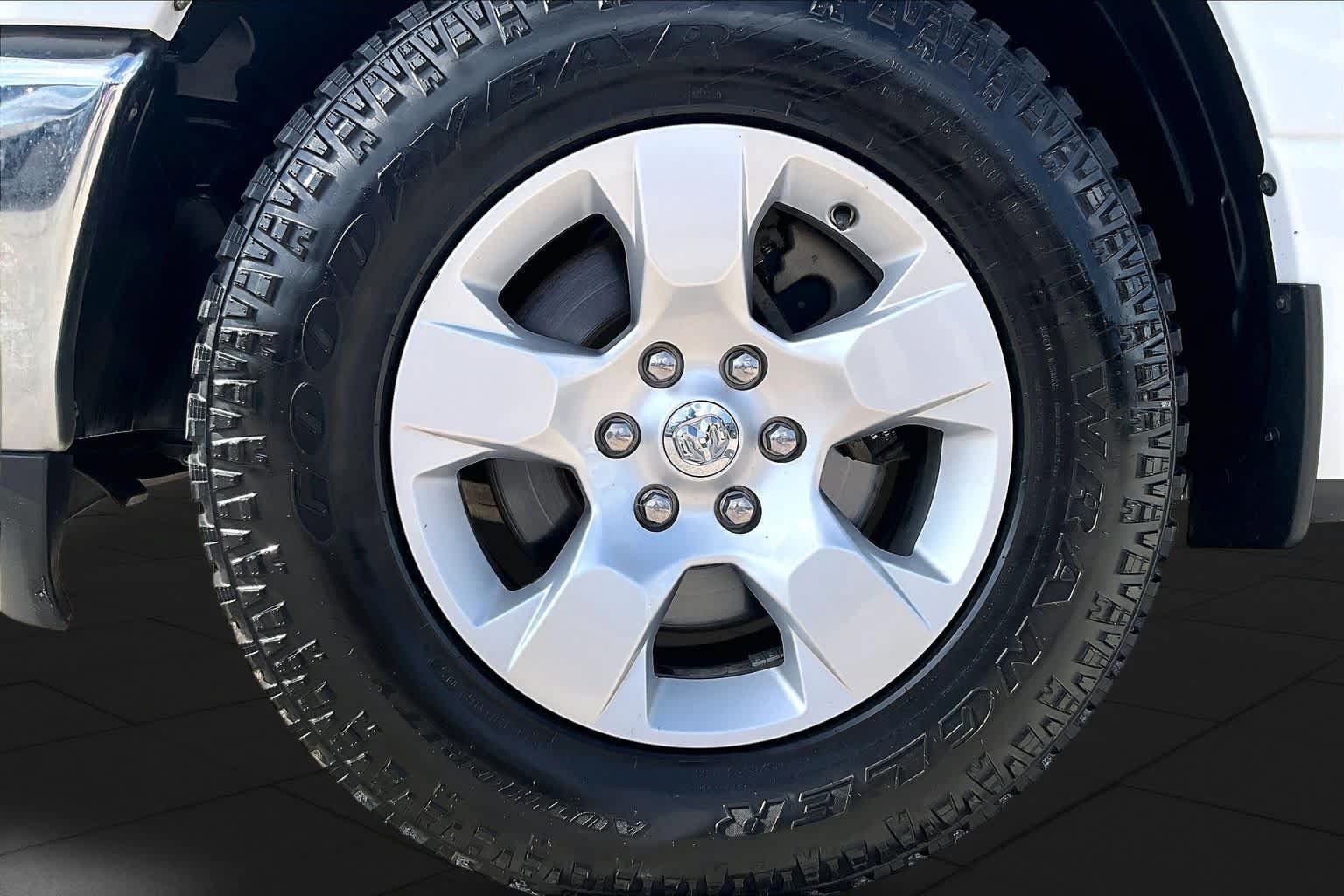 Used 2020 RAM 1500 Big Horn RWD image 10