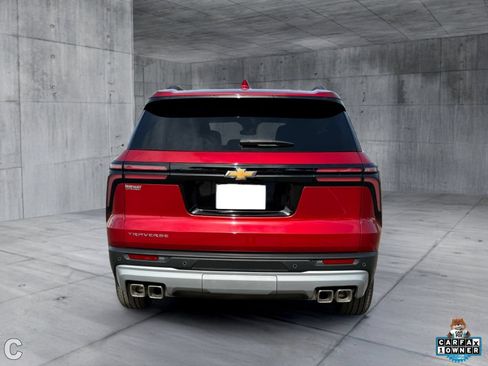 Used 2026 Chevrolet Traverse LT FWD image 6