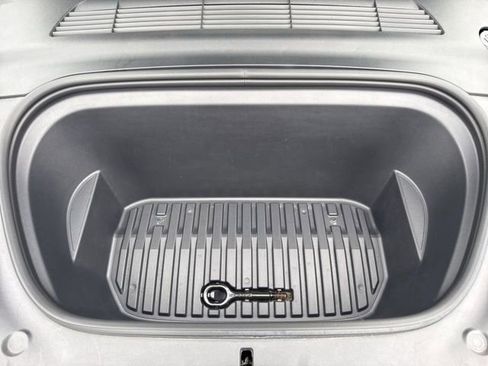 Used 2023 Tesla Model Y Long Range image 11