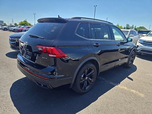 Used 2023 Volkswagen Tiguan SE R-Line AWD/4WD image 3