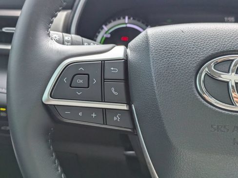 Used 2024 Toyota Highlander XLE FWD image 26