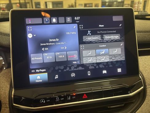 Used 2023 Jeep Compass Latitude image 15