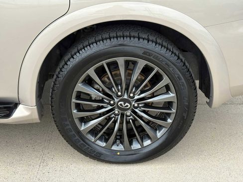 Used 2024 INFINITI QX80 Sensory AWD/4WD image 9
