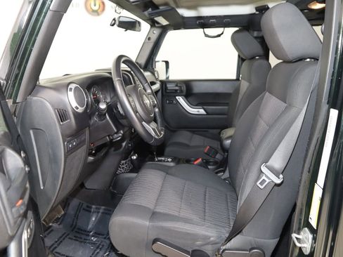 Used 2012 Jeep Wrangler Unlimited Rubicon AWD/4WD image 9