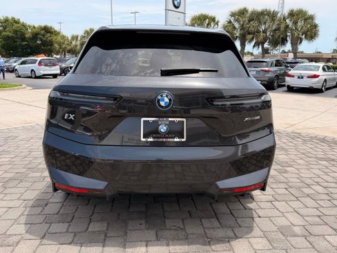 Used 2024 BMW iX xDrive50 w/ Sport Package AWD/4WD image 10