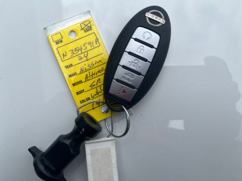 Used 2024 Nissan Altima 2.5 SR image 24