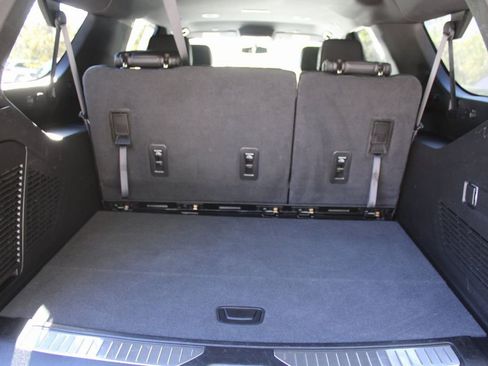 Used 2022 Chevrolet Suburban RST image 11