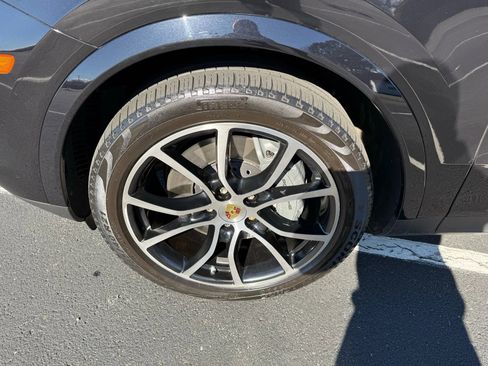 Used 2019 Porsche Cayenne S image 9