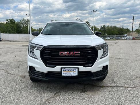 Certified 2023 GMC Terrain SLE w/ Driver Convenience Package AWD/4WD image 2