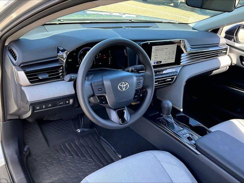 Used 2025 Toyota Camry LE w/ Convenience Package image 17