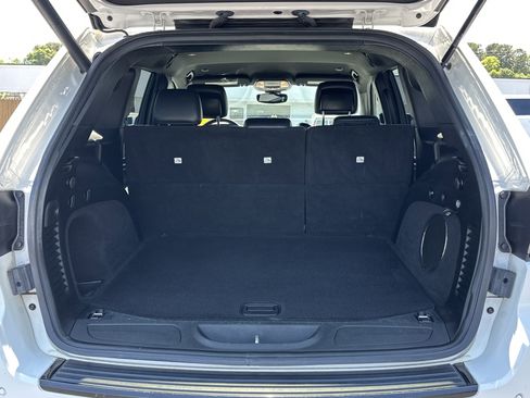 Used 2018 Jeep Grand Cherokee Altitude RWD image 14