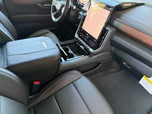 New 2026 GMC Yukon XL Denali w/ Denali Reserve Package RWD image 18