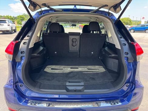 Used 2017 Nissan Rogue SV w/ SV Premium Package AWD/4WD image 18