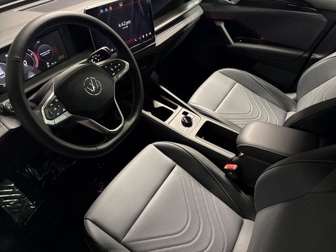 New 2026 Volkswagen Tiguan SE AWD/4WD image 9