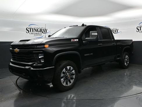 Used 2024 Chevrolet Silverado 2500 Custom w/ Custom Value Package AWD/4WD image 3
