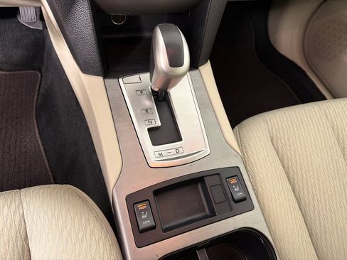 Used 2010 Subaru Outback 2.5i Premium image 15