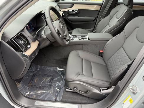 New 2026 Volvo XC90 B6 Plus w/ Protection Package Premier image 9