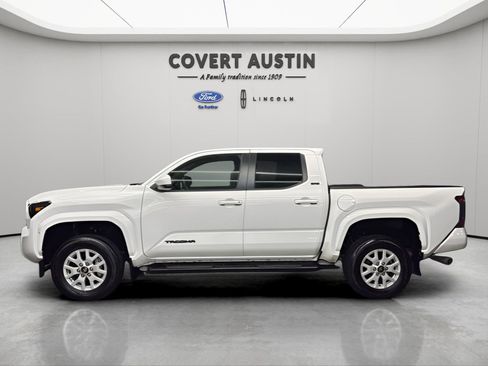 Used 2024 Toyota Tacoma TRD Sport image 2