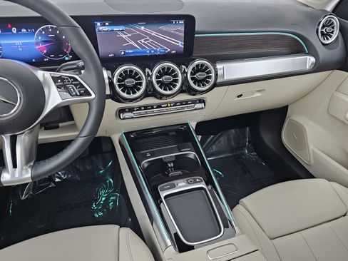 New 2026 Mercedes-Benz GLB 250 4MATIC image 34