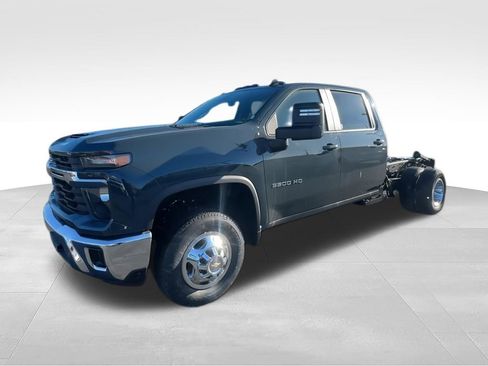 New 2026 Chevrolet Silverado 3500 LT w/ Convenience Package AWD/4WD image 4
