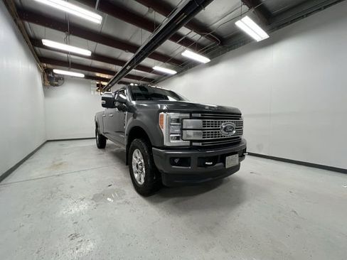 Used 2019 Ford F350 Platinum w/ Platinum Ultimate Package image 2