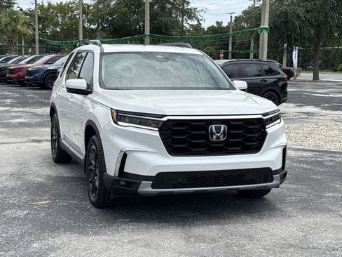 New 2025 Honda Pilot Touring image 3