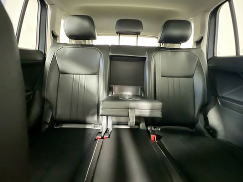 Used 2022 Volkswagen Tiguan SE image 33