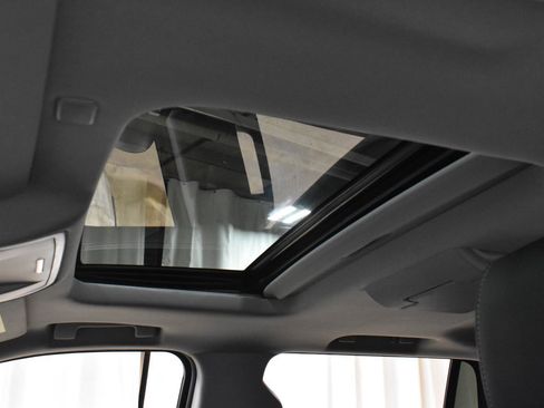 Used 2017 GMC Yukon SLT image 5