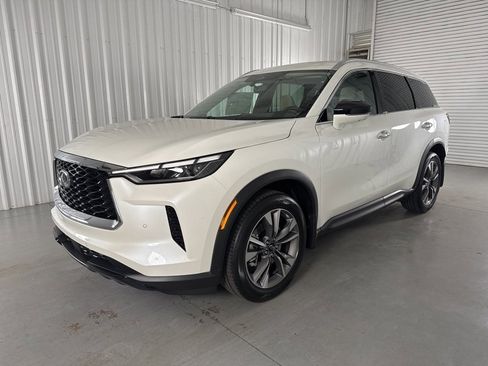 Certified 2025 INFINITI QX60 Luxe w/ Vision Package image 3