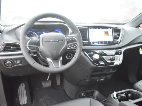 New 2026 Chrysler Voyager LX image 19