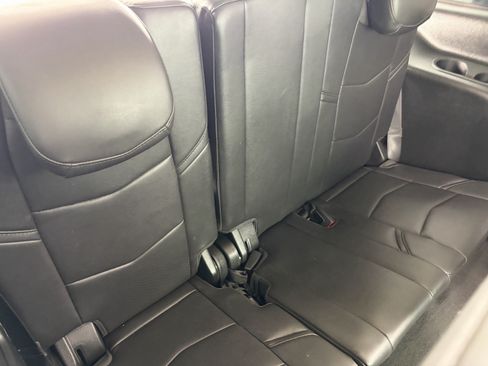 Used 2019 Cadillac Escalade Luxury AWD/4WD image 14