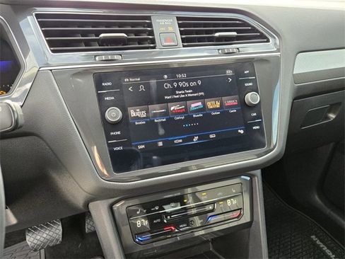 Used 2022 Volkswagen Tiguan SE image 25