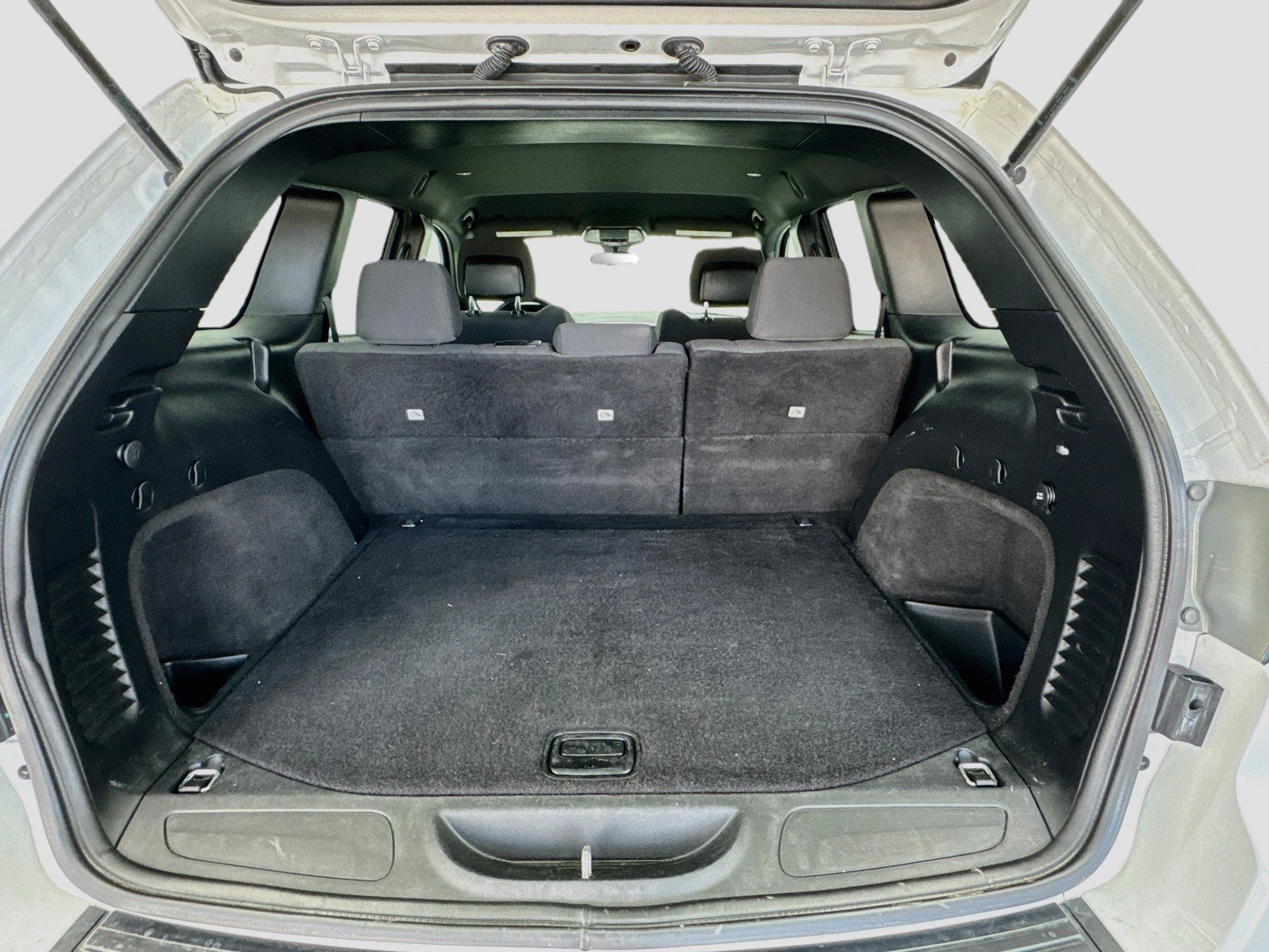 Used 2019 Jeep Grand Cherokee Laredo RWD image 17