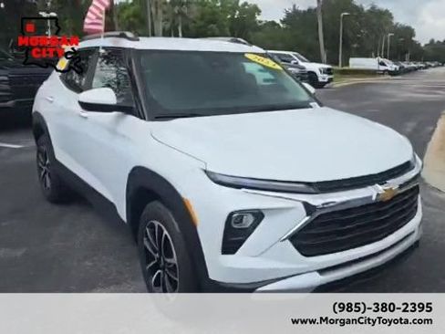 Used 2024 Chevrolet TrailBlazer LT FWD image 2